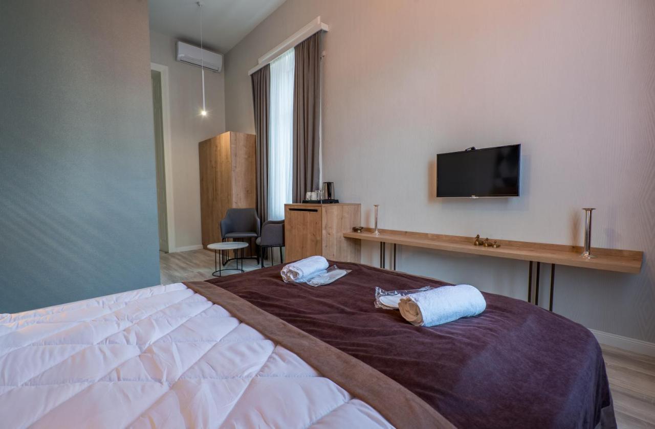 Mini Hotel On Aghmashenebeli Ave Tbilisi Bagian luar foto