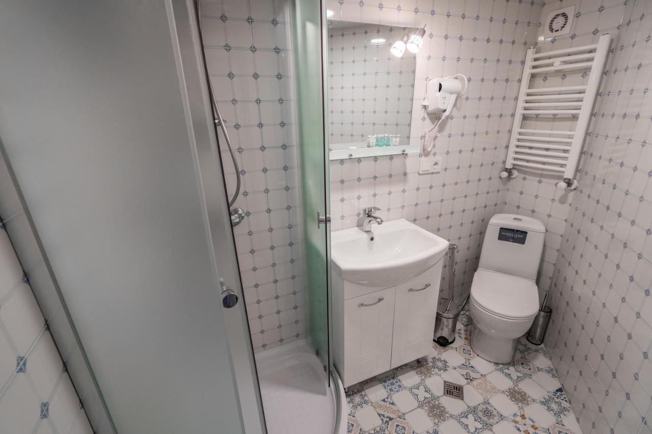 Mini Hotel On Aghmashenebeli Ave Tbilisi Bagian luar foto