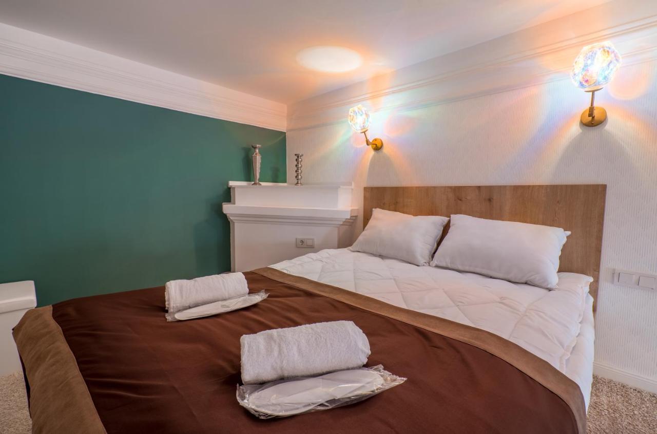 Mini Hotel On Aghmashenebeli Ave Tbilisi Bagian luar foto