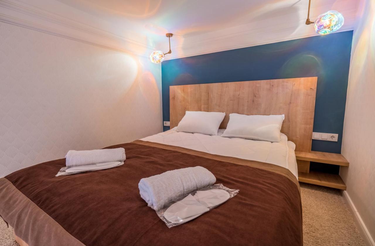 Mini Hotel On Aghmashenebeli Ave Tbilisi Bagian luar foto