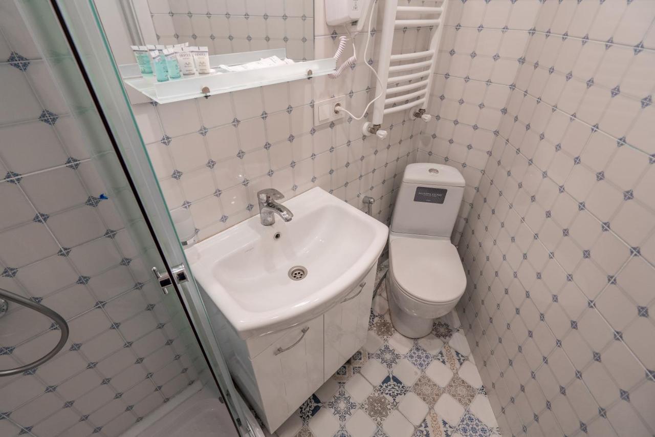 Mini Hotel On Aghmashenebeli Ave Tbilisi Bagian luar foto