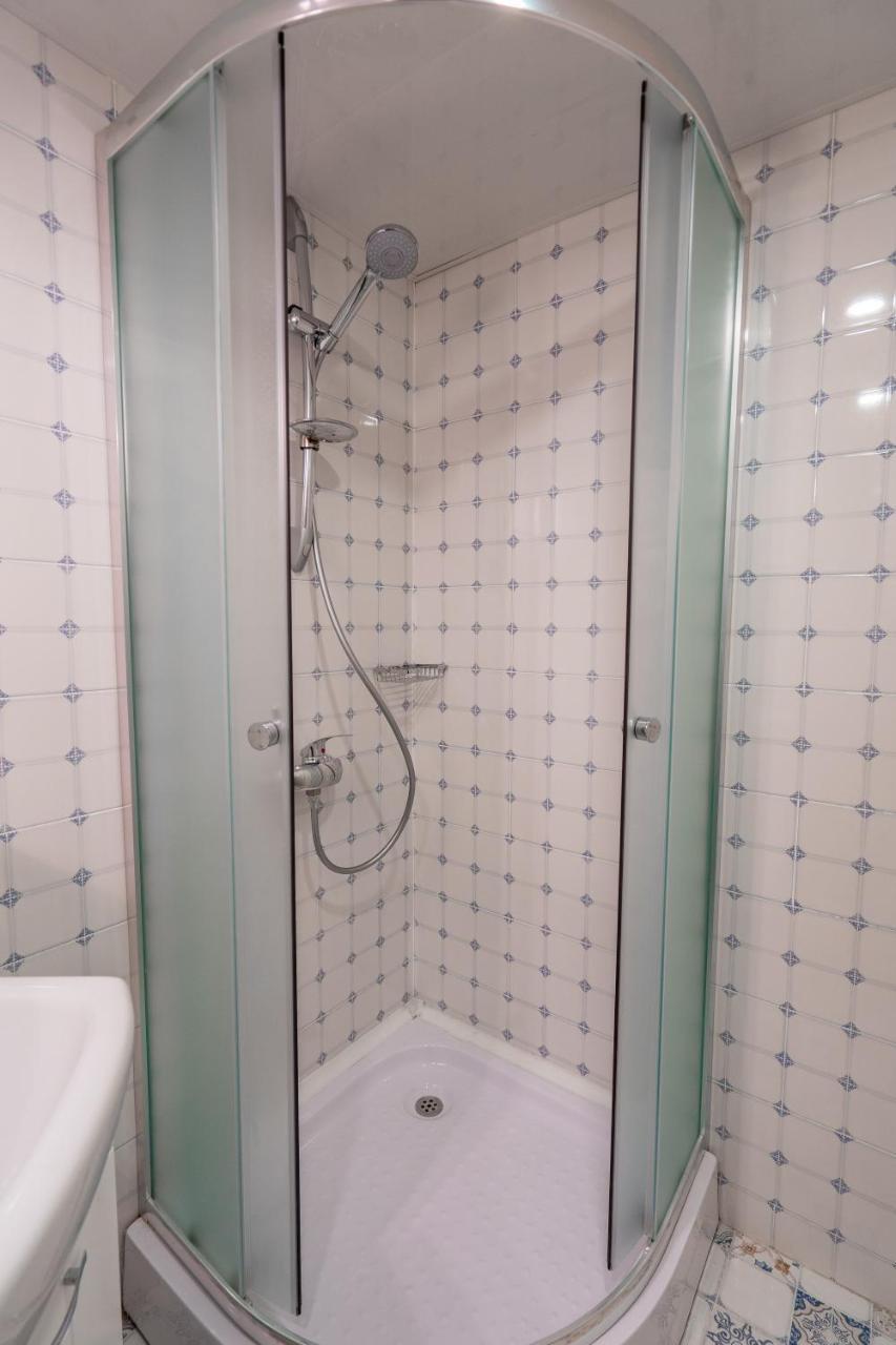 Mini Hotel On Aghmashenebeli Ave Tbilisi Bagian luar foto