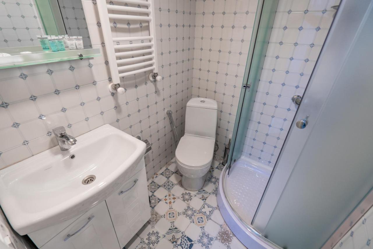Mini Hotel On Aghmashenebeli Ave Tbilisi Bagian luar foto